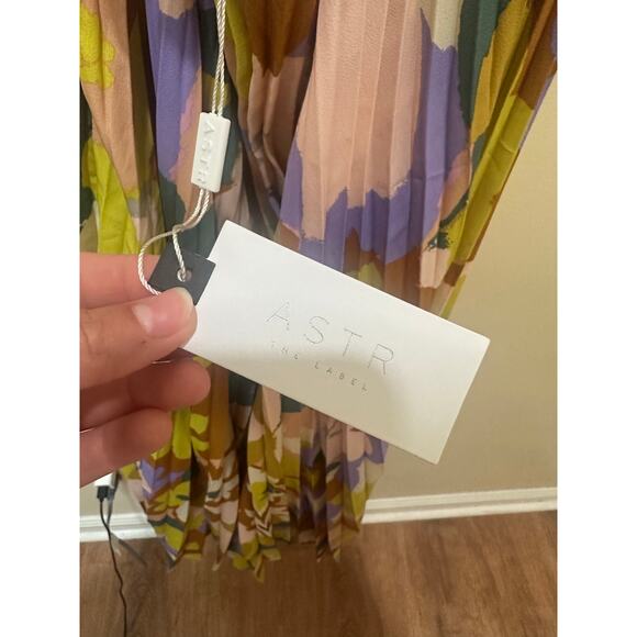 ASTR The Label NWT Sz L Blythe Dress in Lime Rust Floral SOLD OUT Revolve - Picture 7 of 9